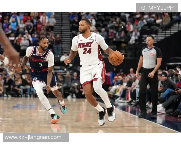 阿德巴约半场火力全开13投7中三分3中7砍下17分助力球队进攻